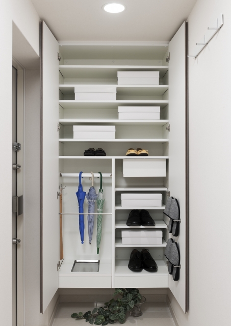 玄関の壁面収納